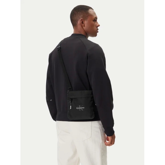 CALVIN KLEIN BOLSO LV04D3178G Negro 2