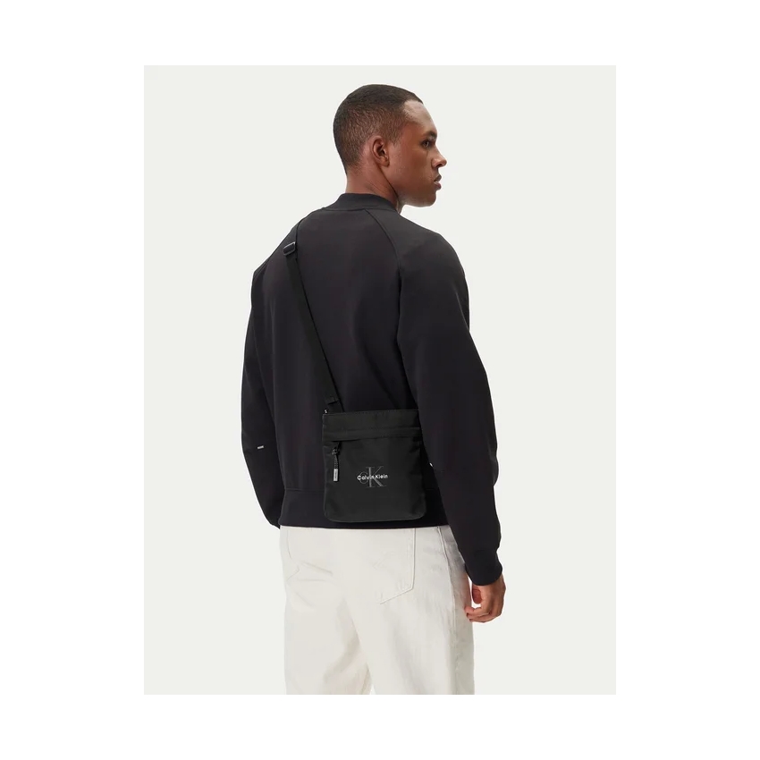 CALVIN KLEIN BOLSO LV04D3178G Negro