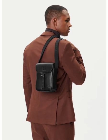 CALVIN KLEIN BOLSO LV04D3131G Negro